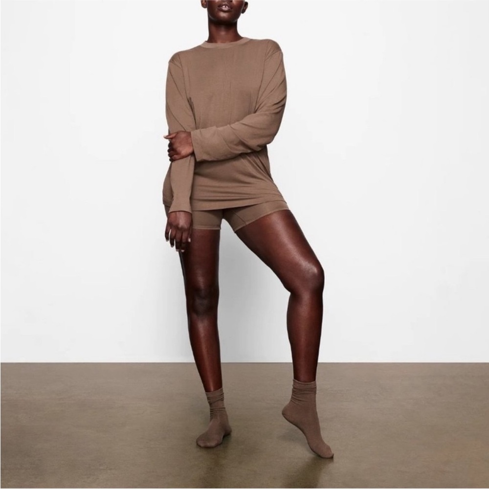 SKIMS Lounge Boyfriend Long Sleeve Tee in Oxide Brown